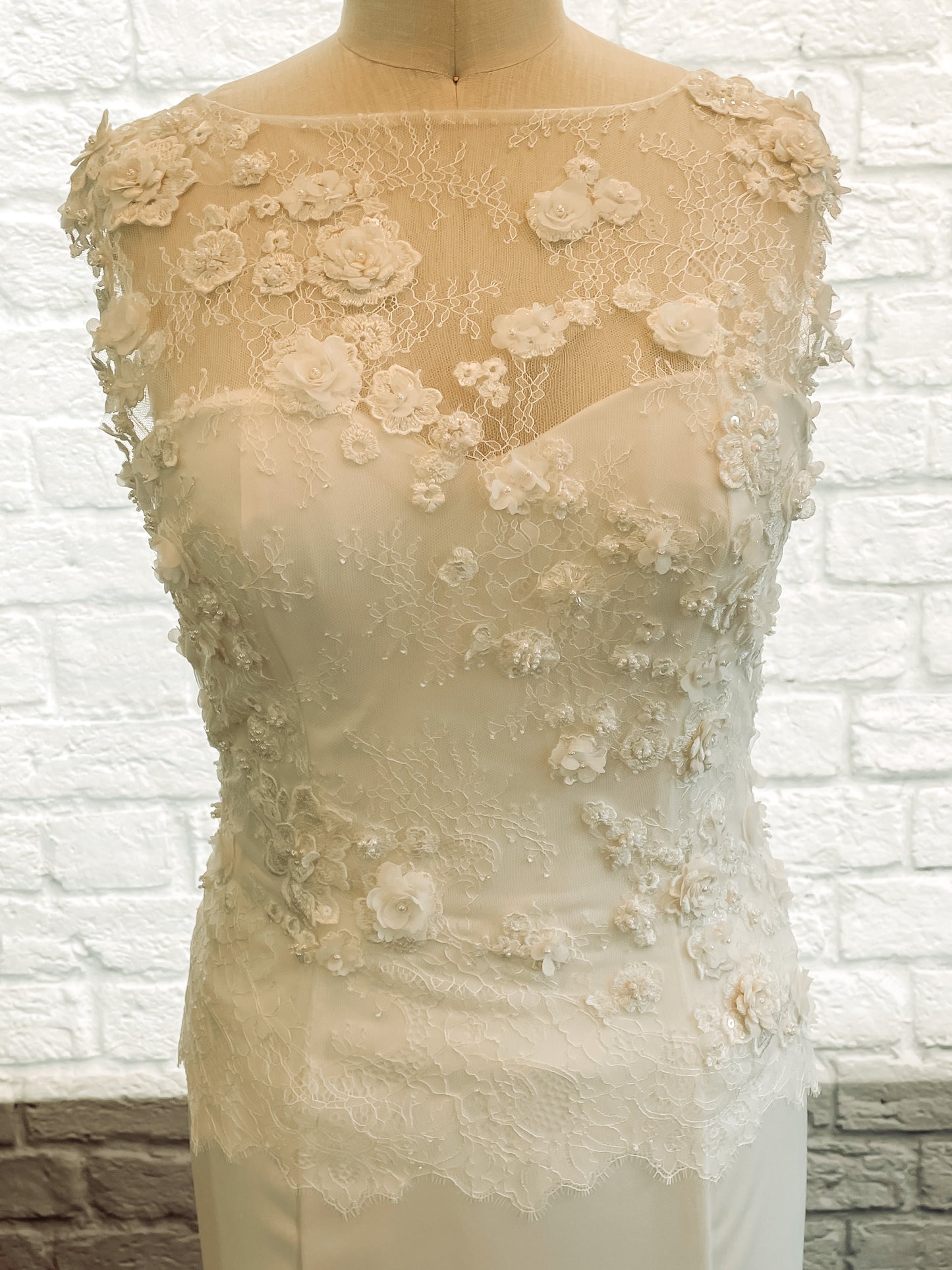 A close up of the naomi front bodice in satin the Flat lace and ivory 3D floral lace overlay the satin sweetheart bodice.