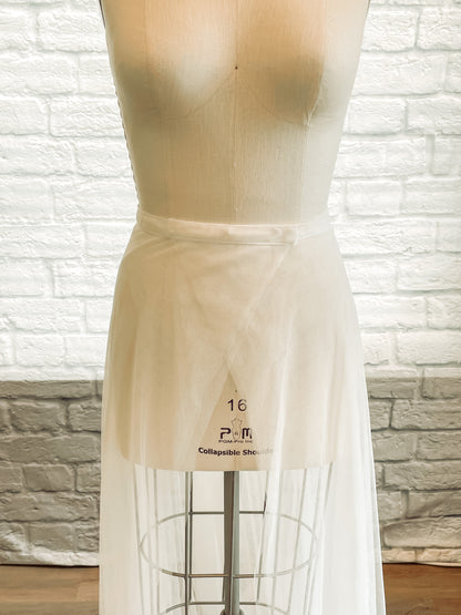 Close-up of wrap closure on waistband with hook-and-eyes and snaps on the deon bridal skirt. 