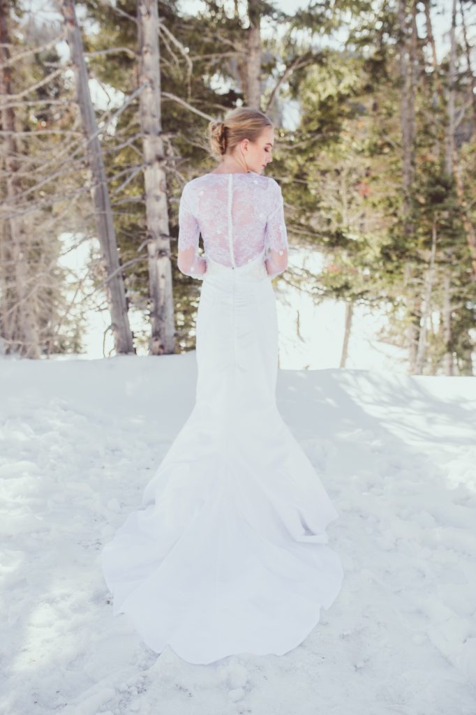 long sleeved wedding gowns , winter bridal gowns , white wedding gown , lace mermaid wedding gown , Lace Sleeved Wedding Gown , Lace Wedding Gowns , Mermaid Wedding Dresses , Lace Wedding Gowns ,
