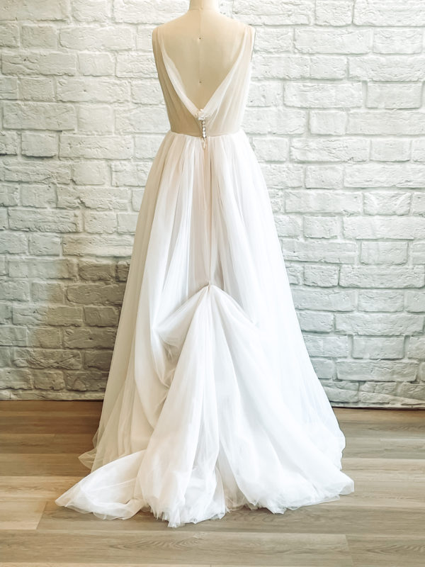 20 Fabulous Engagement Dress Ideas for a Grand Soiree