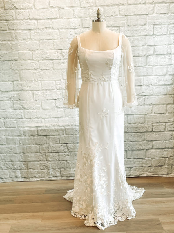 plus size bridal gowns, wedding gown corset, sheer lace sleeves, simple lace wedding gowns, bridal wholesale gowns