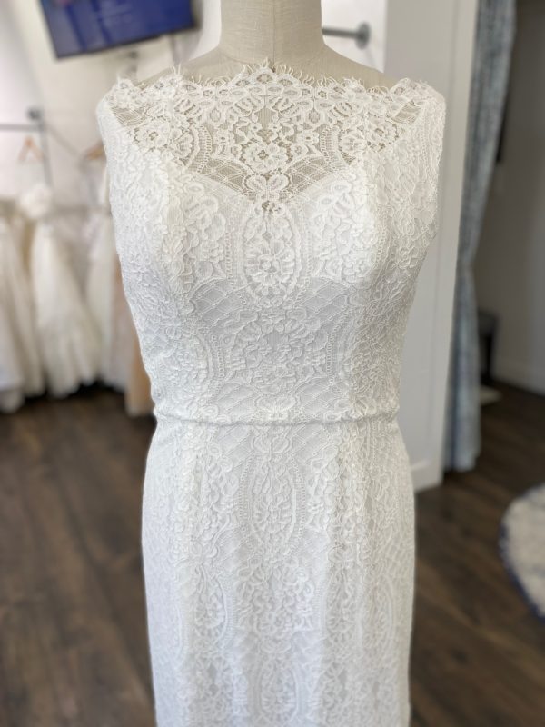 designer plus size gowns, wholesale all lace wedding gown, bridal lace gowns, elegant lace wedding gown, column wedding gown