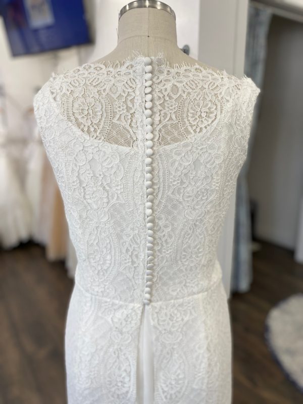 designer plus size gowns, wholesale all lace wedding gown, bridal lace gowns, elegant lace wedding gown, column wedding gown