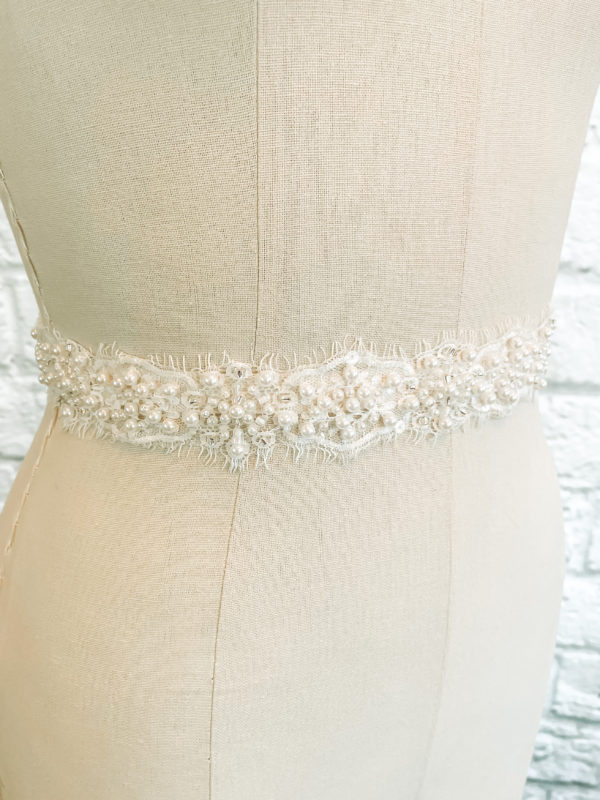 eyelashes lace belt, pearl lace wedding belt, pearl bridal accessory, lace scallop belt, elegant bridal belt, lace wedding dress belt