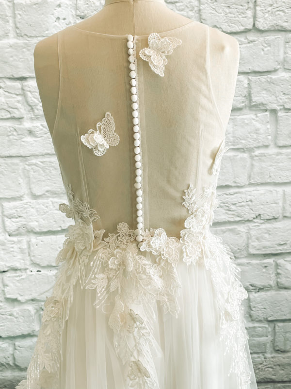 tulle back with buttons, lace skirt wedding dress, sweetheart neckline, buttons down back, beaded lace dress,