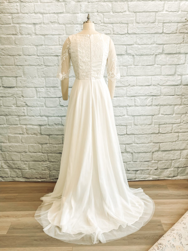 a line wedding gowns, a line dress with sleeves, wedding dress with sleeves, modest lace wedding dress, tulle skirt dress, flat lace bodice dress,